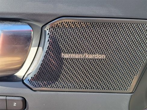 Used 2024 Volvo XC40 B5 Plus w/ Protection Package Premier image 22