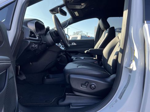 New 2026 Chrysler Pacifica Select image 16