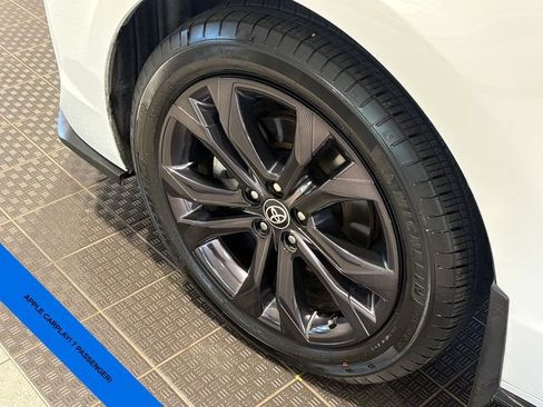 Used 2023 Toyota Sienna XSE w/ XSE Plus Package FWD image 5