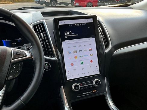 Used 2024 Ford Edge Titanium image 6