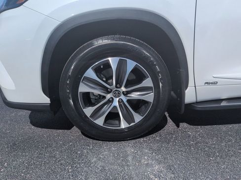 Used 2023 Toyota Highlander XLE AWD/4WD image 27