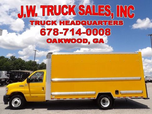 Used 2021 Ford E-350 and Econoline 350 Super Duty image 2