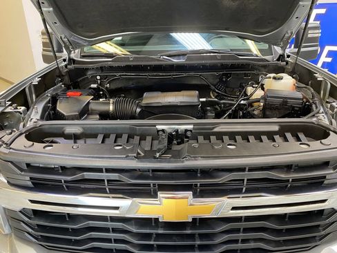 Used 2025 Chevrolet Silverado 2500 LT w/ Convenience Package AWD/4WD image 9