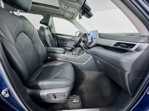 Used 2023 Toyota Highlander Platinum image 28