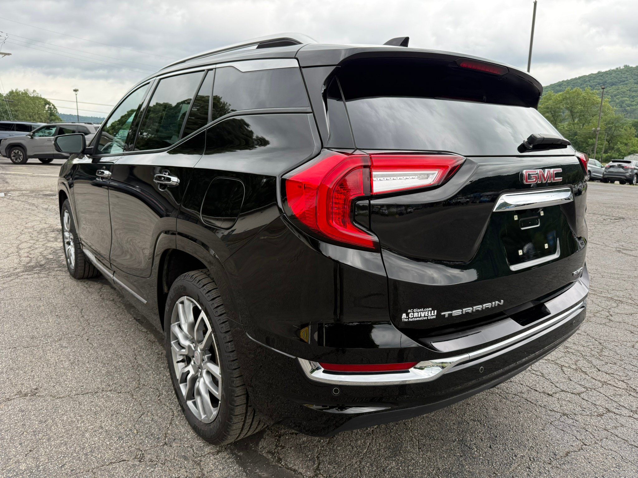 Used 2024 GMC Terrain Denali w/ Denali Premium Package AWD/4WD image 7