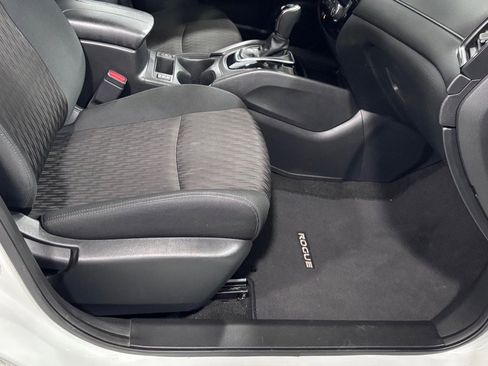 Used 2018 Nissan Rogue SV AWD/4WD image 18