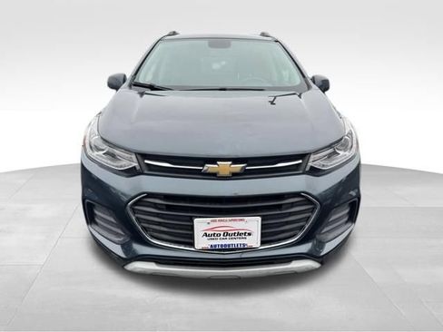 Used 2021 Chevrolet Trax LT image 2