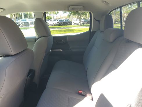 Used 2023 Toyota Tacoma SR5 AWD/4WD image 10