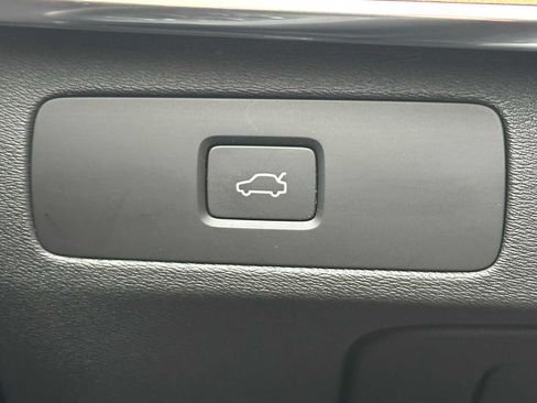 Certified 2023 Volvo XC90 B5 Plus w/ Protection Package Premier AWD/4WD image 32