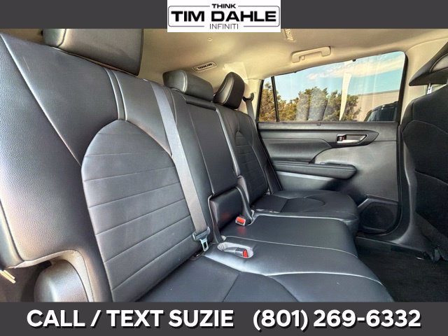 Used 2023 Toyota Highlander XLE AWD/4WD image 16
