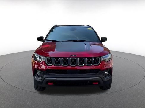 Used 2025 Jeep Compass Trailhawk image 3