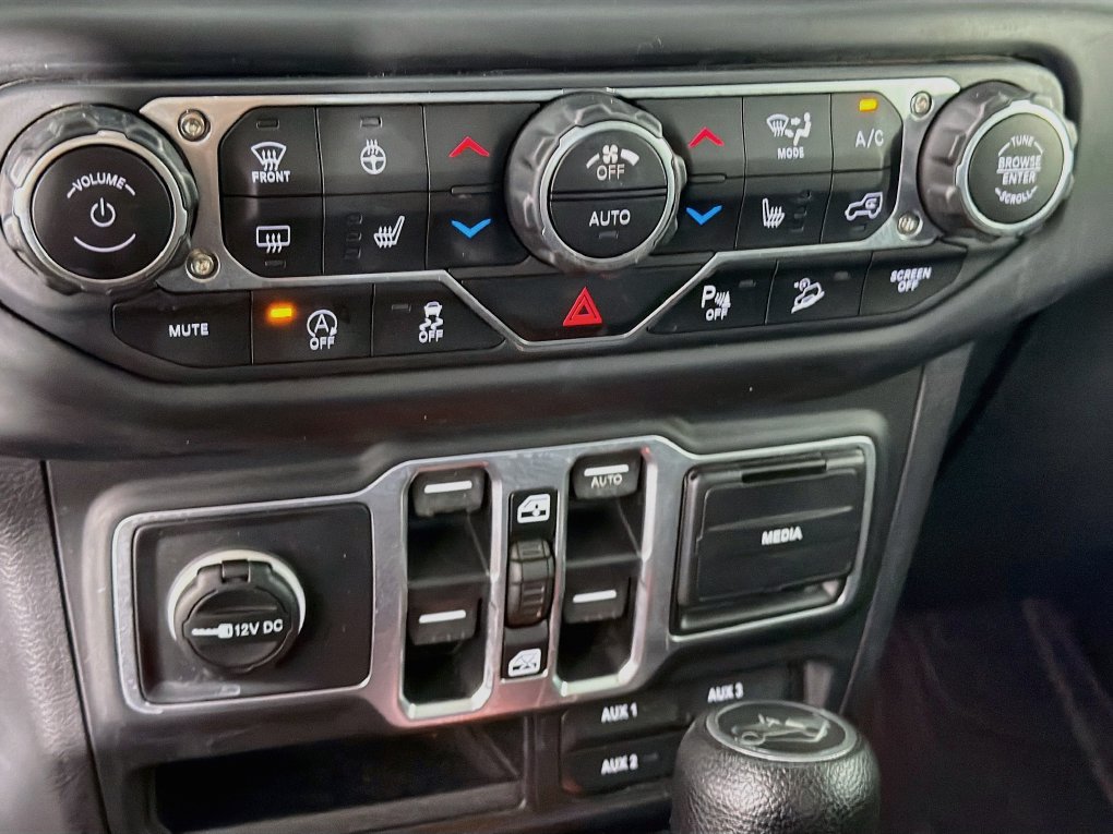 Used 2018 Jeep Wrangler Unlimited Sahara AWD/4WD image 19