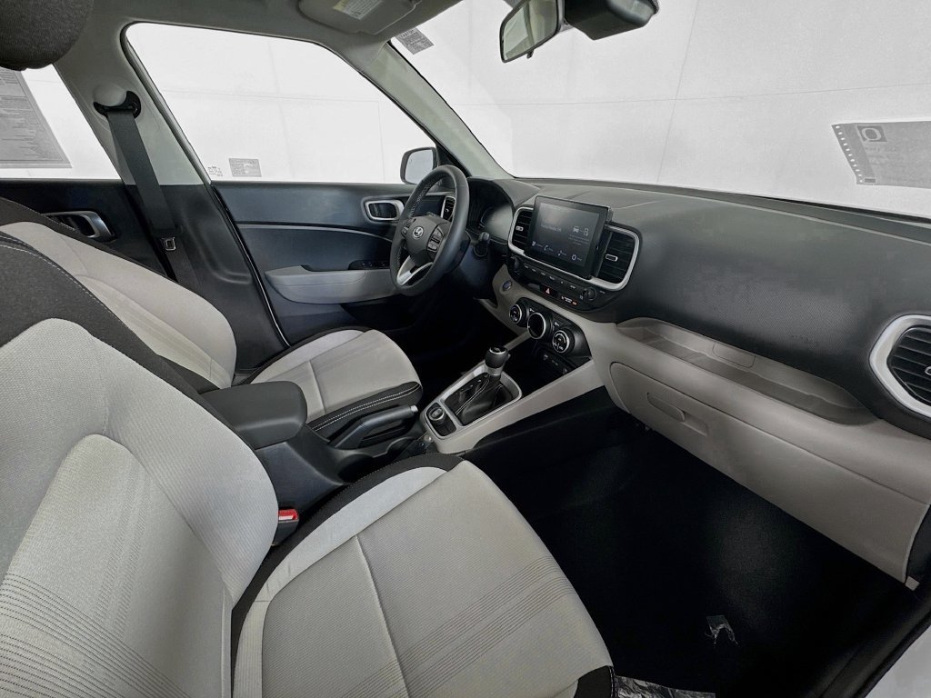 Used 2025 Hyundai Venue SEL FWD image 23
