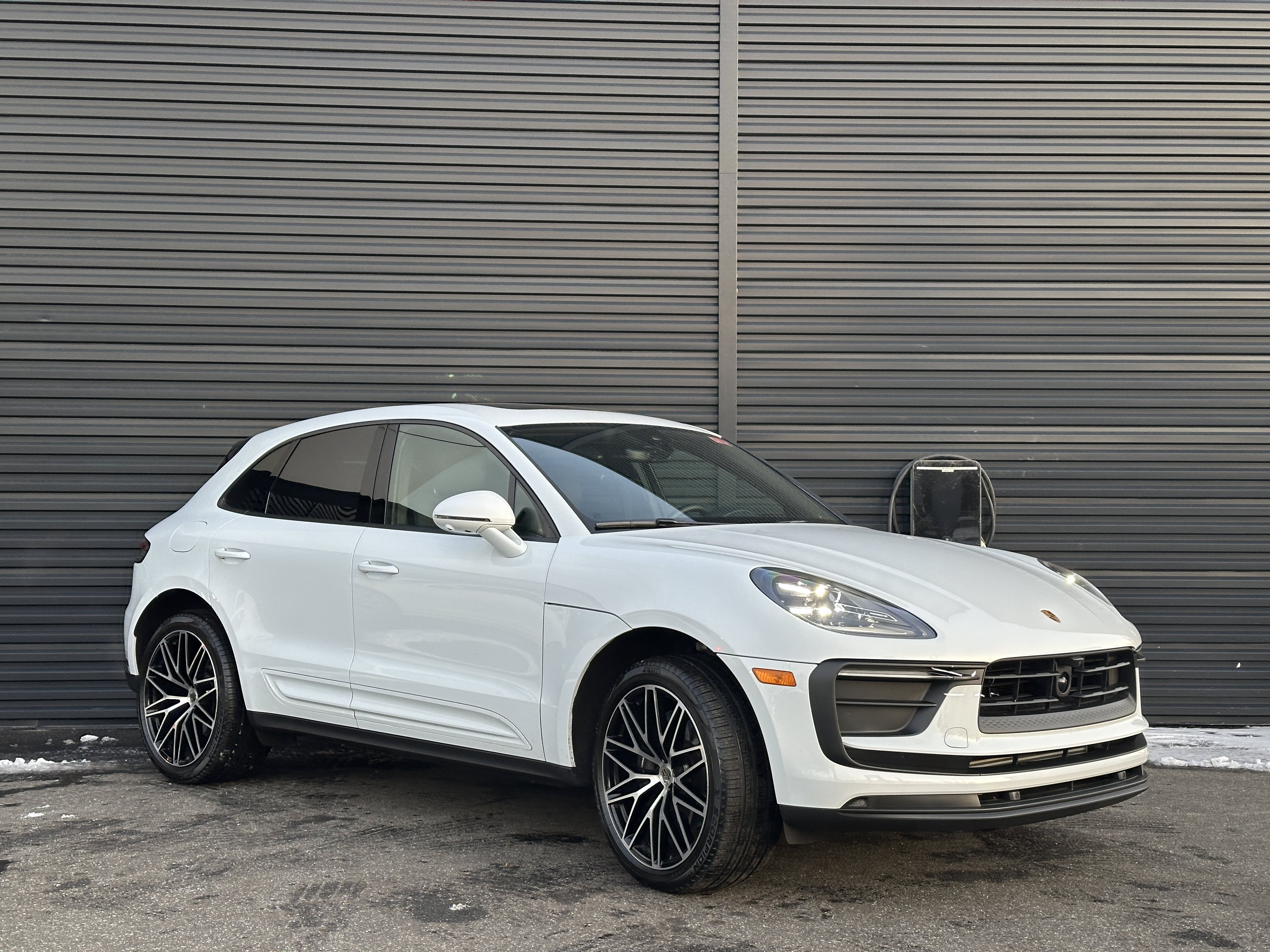 Certified 2025 Porsche Macan AWD/4WD image 10