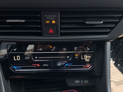 Used 2025 Volkswagen Jetta GLI Autobahn FWD image 33