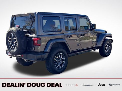 Used 2025 Jeep Wrangler Sahara image 6