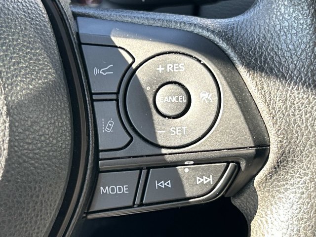 Used 2025 Toyota RAV4 XLE FWD image 28