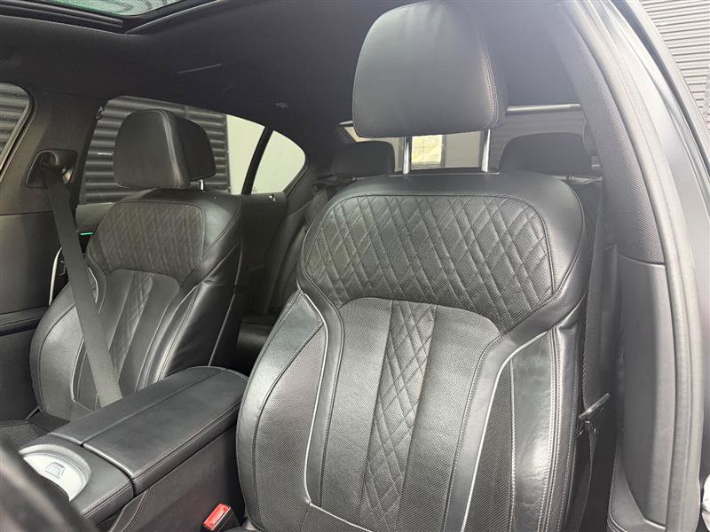 Used 2018 BMW 750i xDrive AWD/4WD image 10