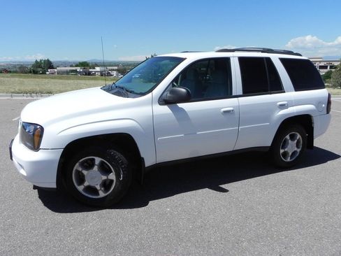 Used 2008 Chevrolet TrailBlazer LT w/ Off-Road Package image 3