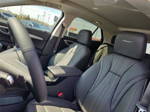 New 2026 Buick Envision Avenir image 17