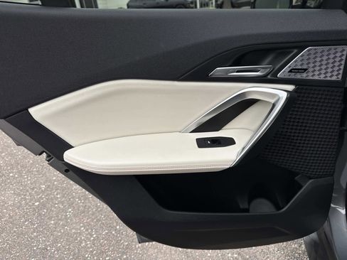 Used 2025 BMW X2 xDrive28i image 11