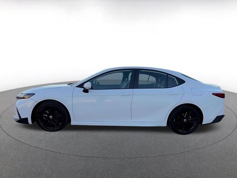 Used 2025 Toyota Camry SE image 9