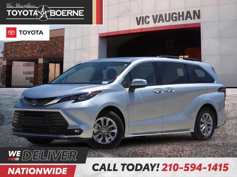 Used 2025 Toyota Sienna XLE FWD image 1