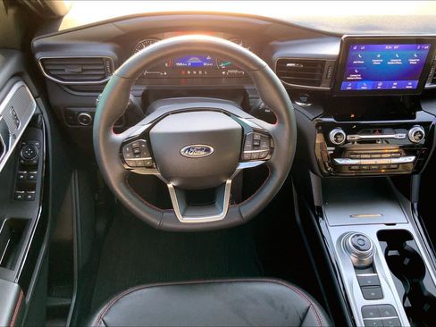 Used 2024 Ford Explorer ST-Line w/ Class IV Trailer Tow Package image 6