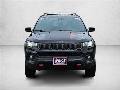 Used 2023 Jeep Compass Trailhawk AWD/4WD image 2