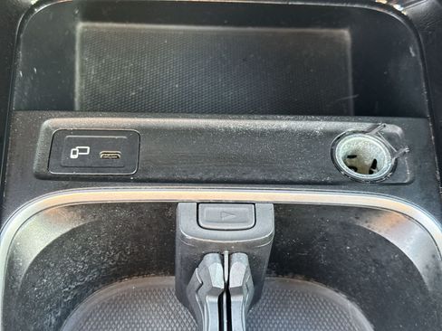 Used 2021 Mercedes-Benz GLB 250 image 30