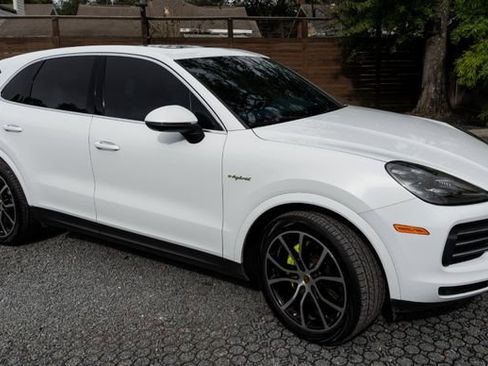 Used 2021 Porsche Cayenne E-Hybrid image 5