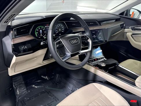 Certified 2024 Audi Q8 e-tron Premium Plus w/ Premium Plus Package AWD/4WD image 15