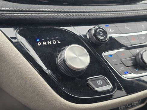 Used 2023 Chrysler Pacifica Touring-L FWD image 22
