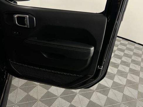 Certified 2023 Jeep Wrangler Unlimited Sahara image 33