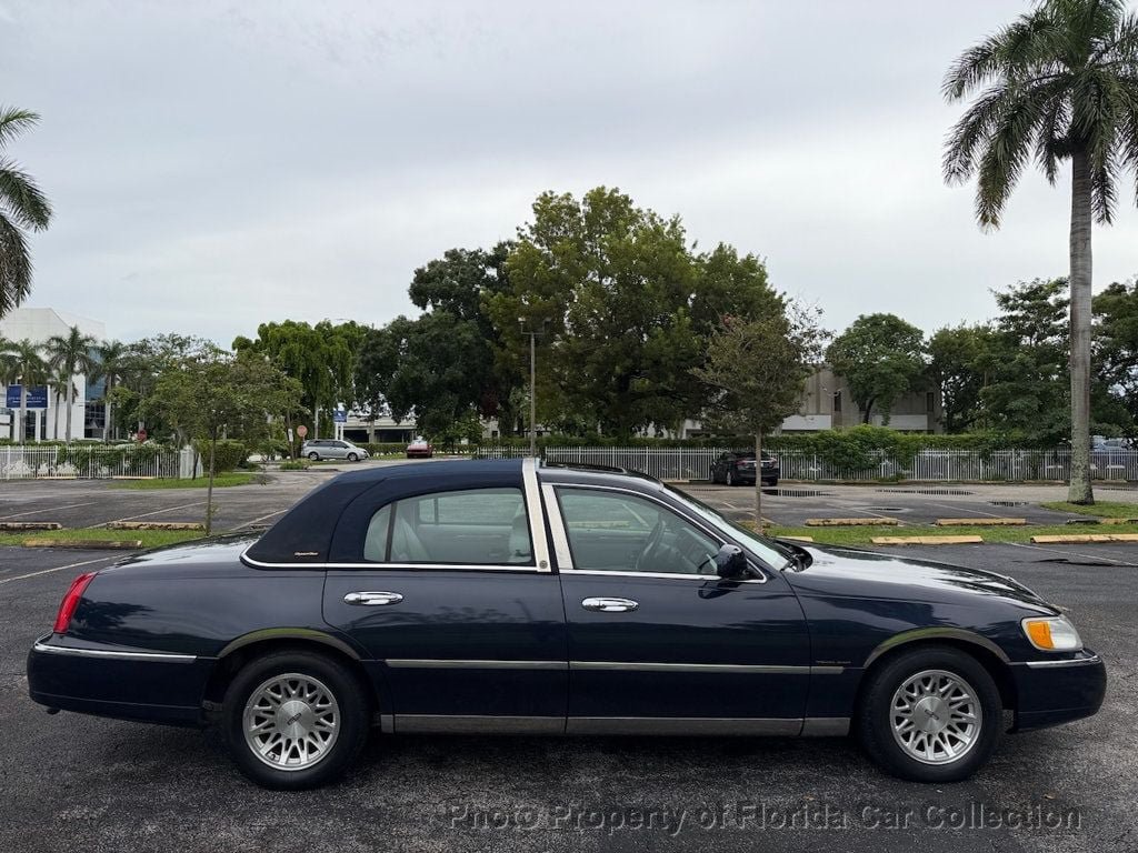 Used 1999 Lincoln Town Car Signature RWD image 14