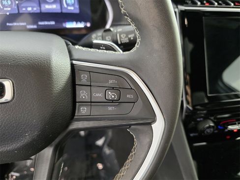 Certified 2024 Jeep Grand Cherokee Laredo X image 21