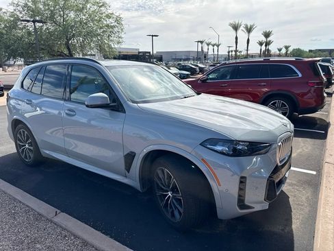 Used 2024 BMW X5 sDrive40i w/ M Sport Package RWD image 3