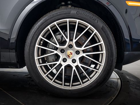 Certified 2022 Porsche Cayenne S Platinum AWD/4WD image 11