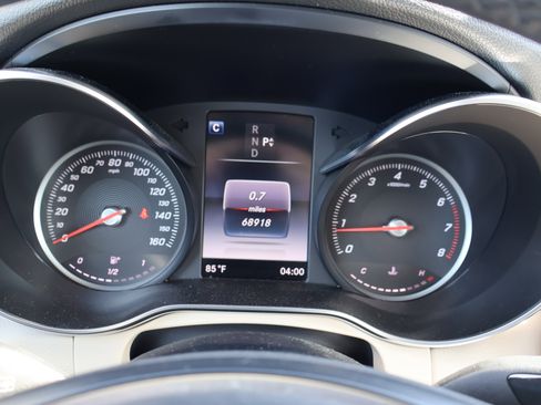 Used 2019 Mercedes-Benz GLC 300 4MATIC image 30
