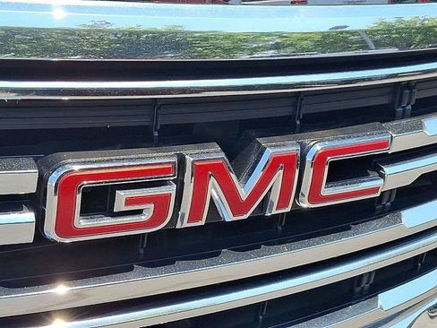 Used 2023 GMC Acadia SLE w/ Driver Convenience Package AWD/4WD image 29