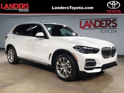 Used 2022 BMW X5 xDrive40i w/ Premium Package image 1