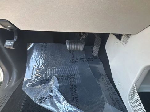 Used 2019 Dodge Grand Caravan SXT FWD image 32