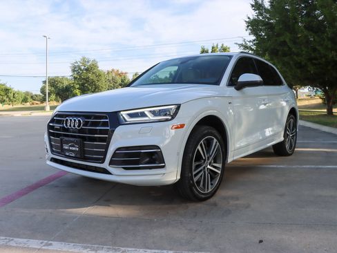 Used 2020 Audi Q5 e Prestige w/ Prestige Package AWD/4WD image 3