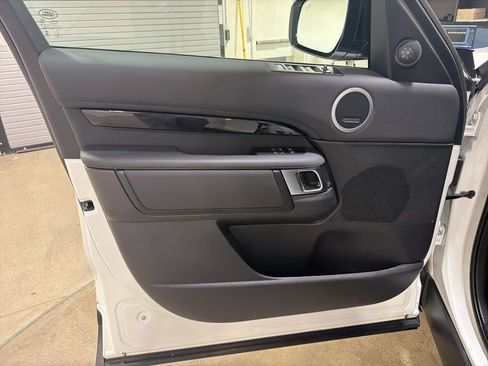 Used 2025 Land Rover Discovery S AWD/4WD image 9