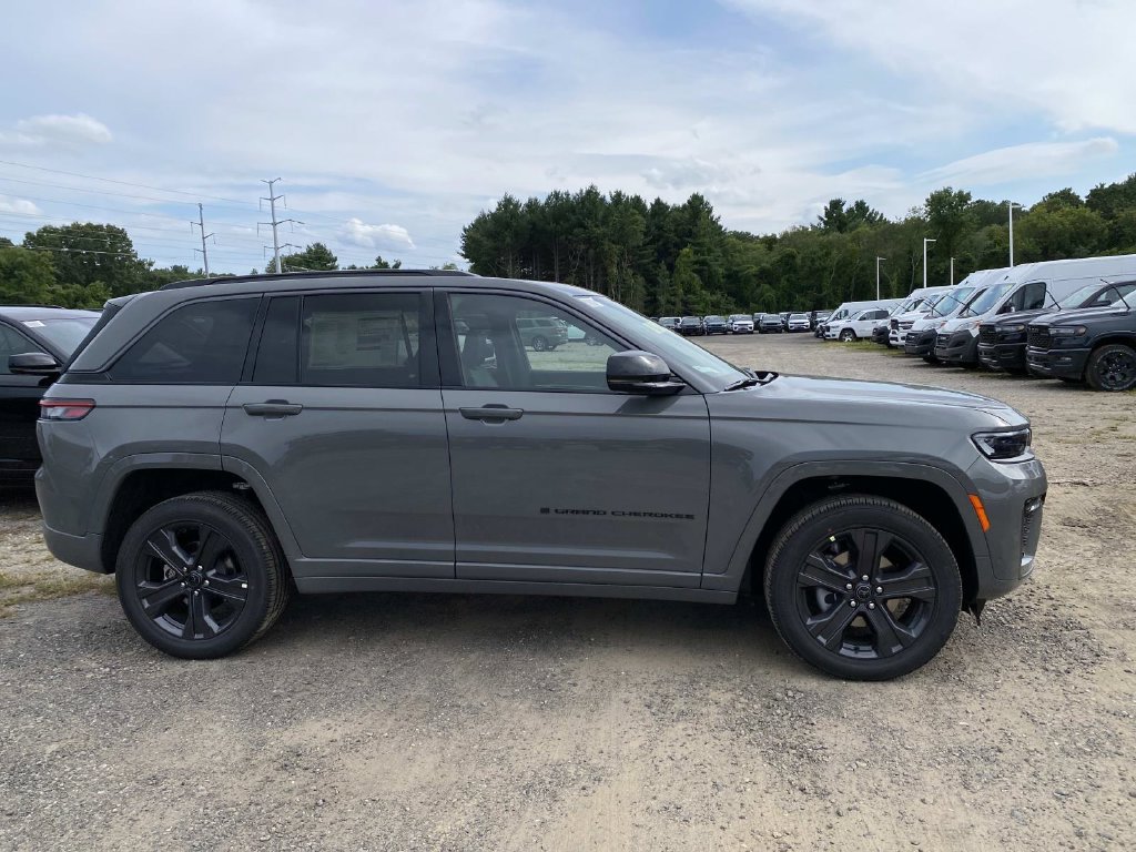 New 2027 Jeep Grand Cherokee Limited AWD/4WD image 2