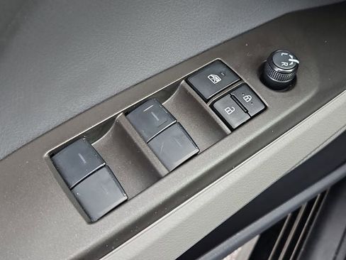 Used 2023 Toyota Camry SE image 32