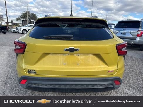 Certified 2024 Chevrolet Trax RS w/ Driver Confidence Package image 6