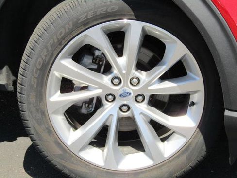 Used 2022 Ford Explorer Platinum w/ Equipment Group 601A AWD/4WD image 7
