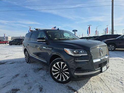 Used 2022 Lincoln Navigator Reserve image 1