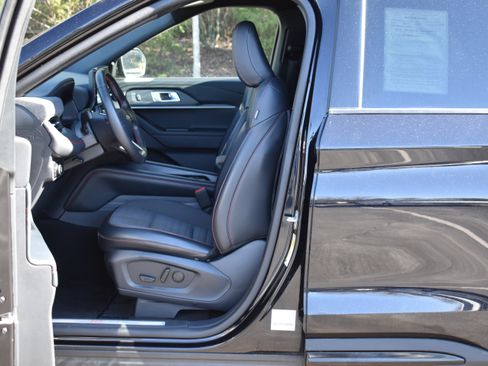 Used 2025 Ford Explorer ST-Line AWD/4WD image 4